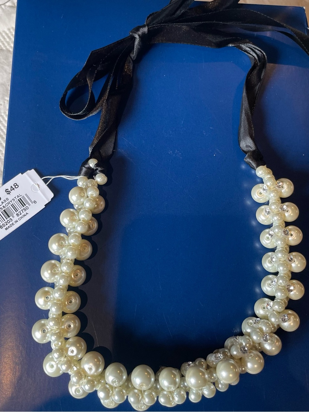 ViVi Pearl Cluster Ribbon Necklace - Ivory -